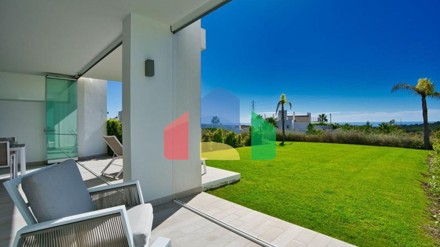 Квартира на первом этаже на продажу в Эстепоне.