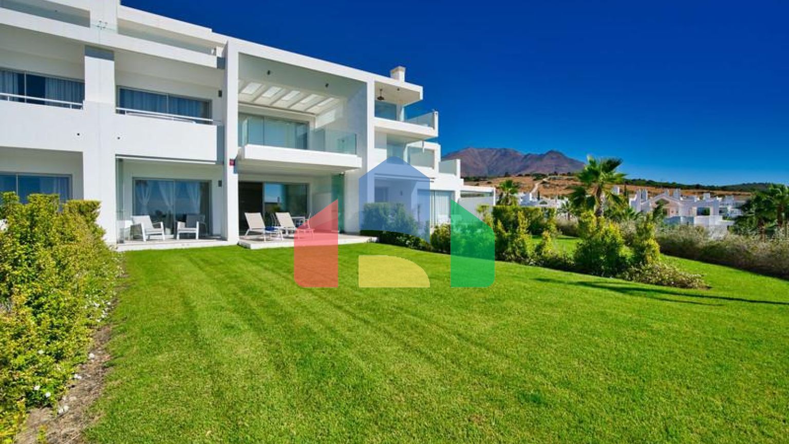 Квартира на первом этаже на продажу в Эстепоне.