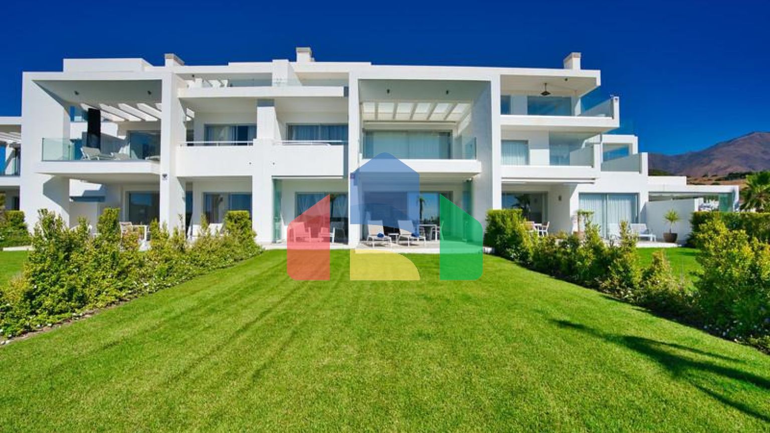 Квартира на первом этаже на продажу в Эстепоне.