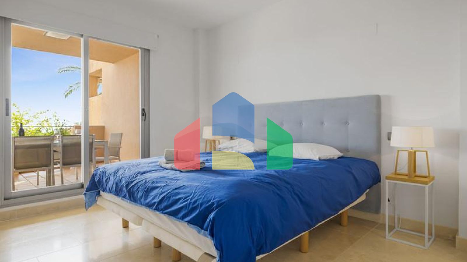 Квартира на среднем этаже на продажу в Эстепоне