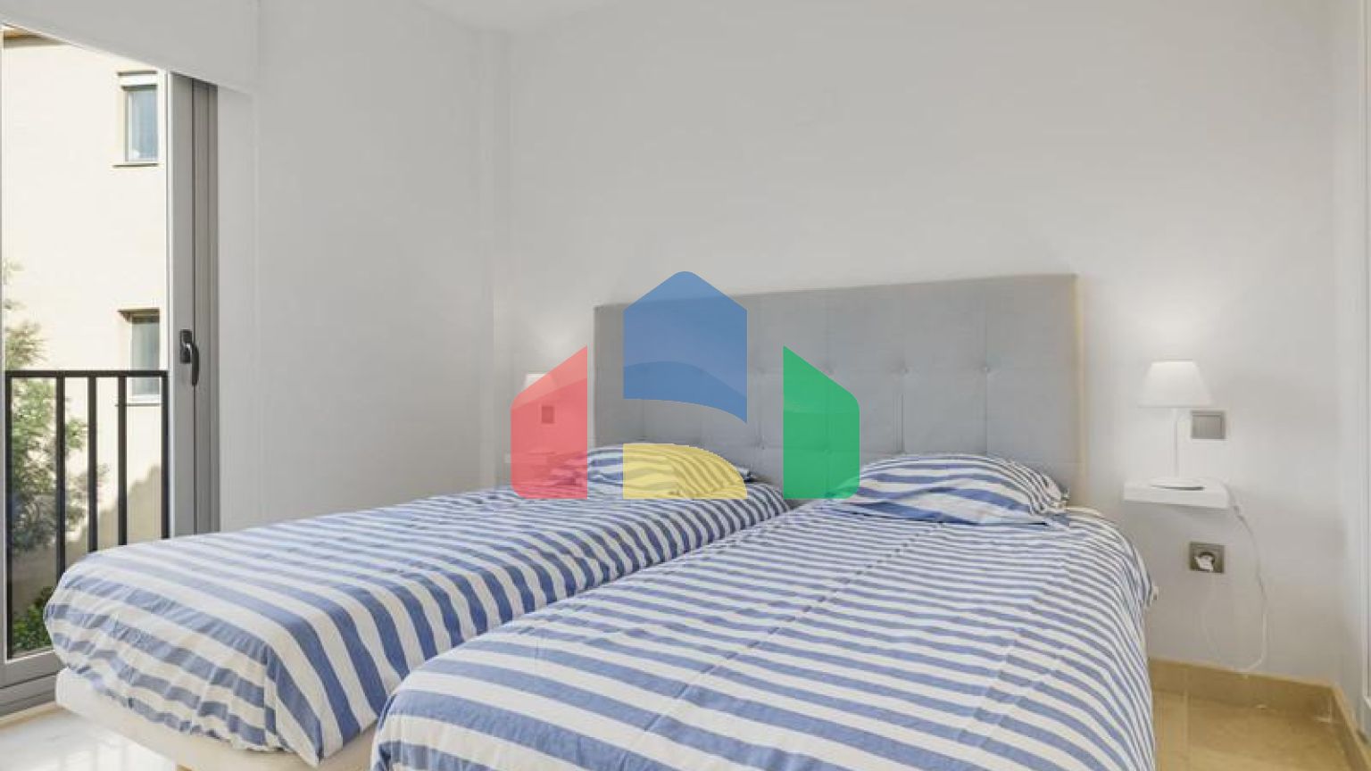 Квартира на среднем этаже на продажу в Эстепоне