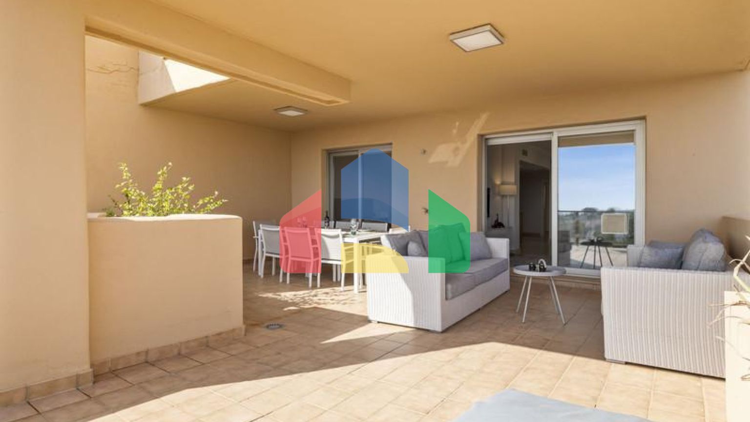 Квартира на среднем этаже на продажу в Эстепоне