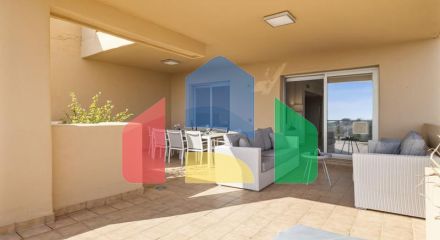 Квартира на среднем этаже на продажу в Эстепоне