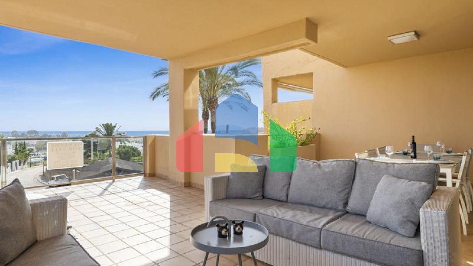 Квартира на среднем этаже на продажу в Эстепоне