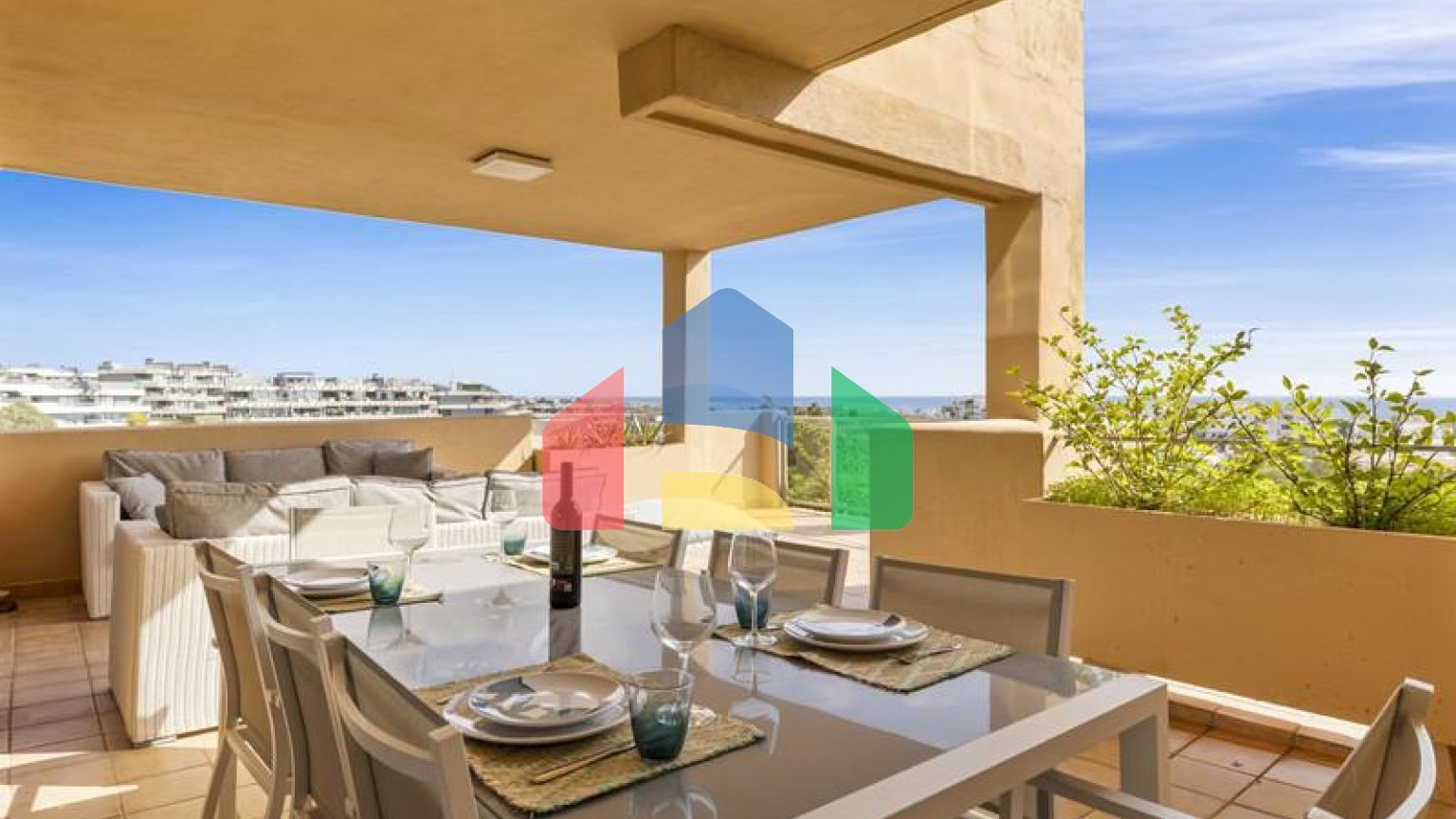 Квартира на среднем этаже на продажу в Эстепоне