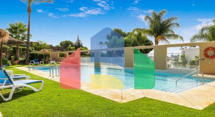 Квартира на среднем этаже на продажу в Эстепоне