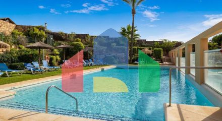 Квартира на среднем этаже на продажу в Эстепоне