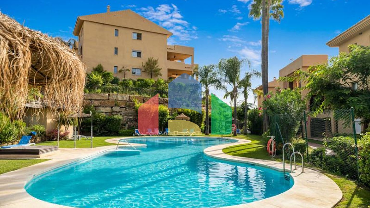 Квартира на среднем этаже на продажу в Эстепоне