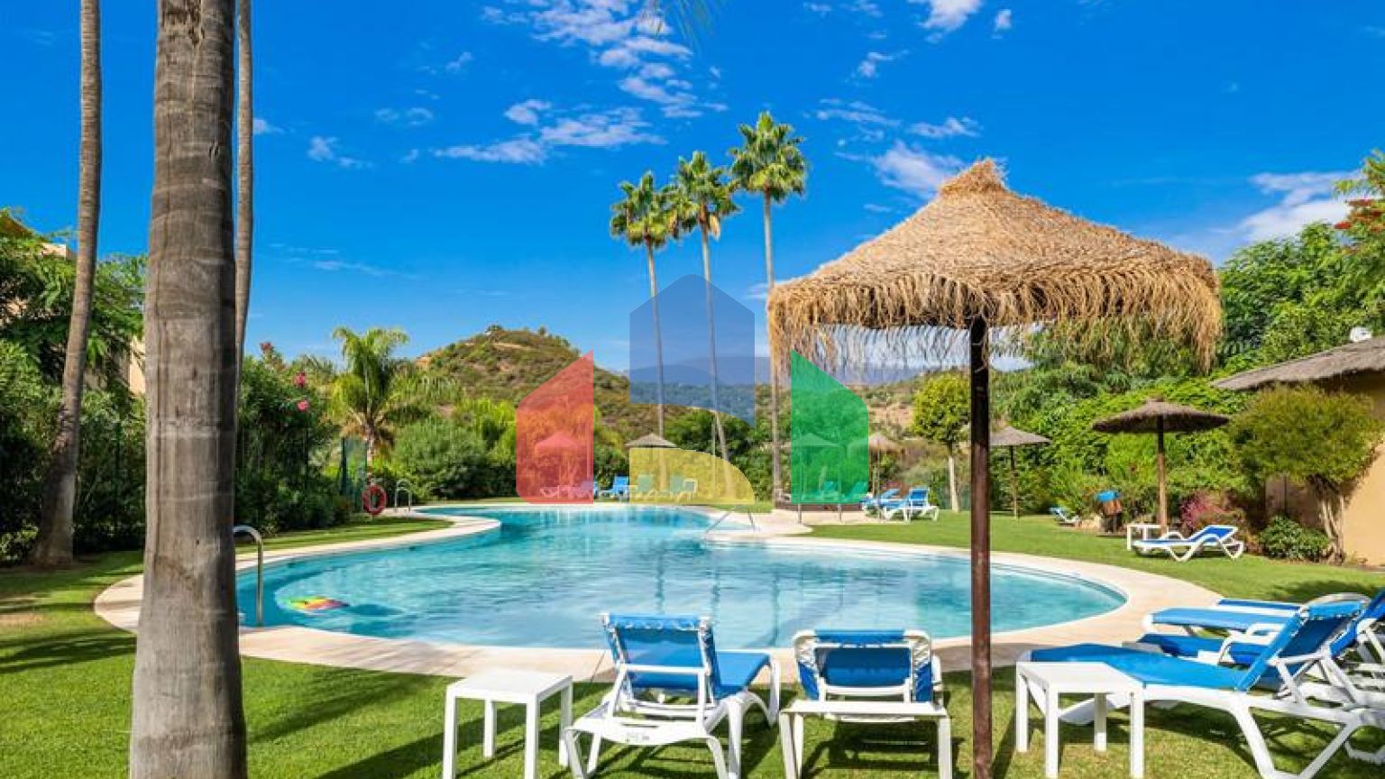 Квартира на среднем этаже на продажу в Эстепоне