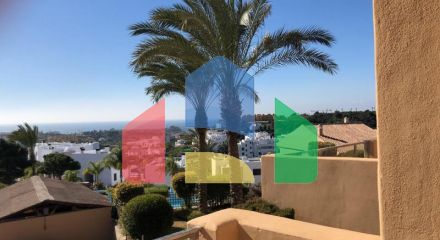 Квартира на среднем этаже на продажу в Эстепоне