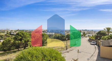 Квартира на среднем этаже на продажу в Эстепоне