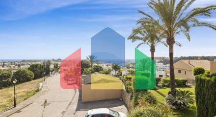 Квартира на среднем этаже на продажу в Эстепоне