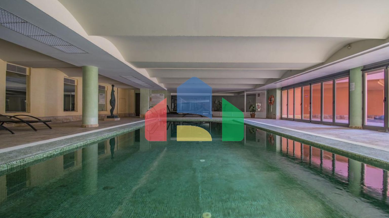 Эксклюзивная Резиденция у Моря в Престижной Золотой Миле Эстепоны