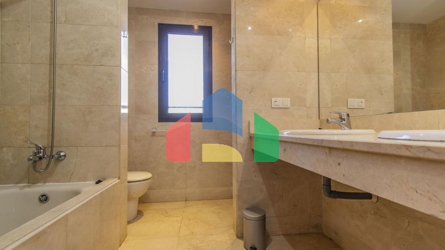 Эксклюзивная Резиденция у Моря в Престижной Золотой Миле Эстепоны