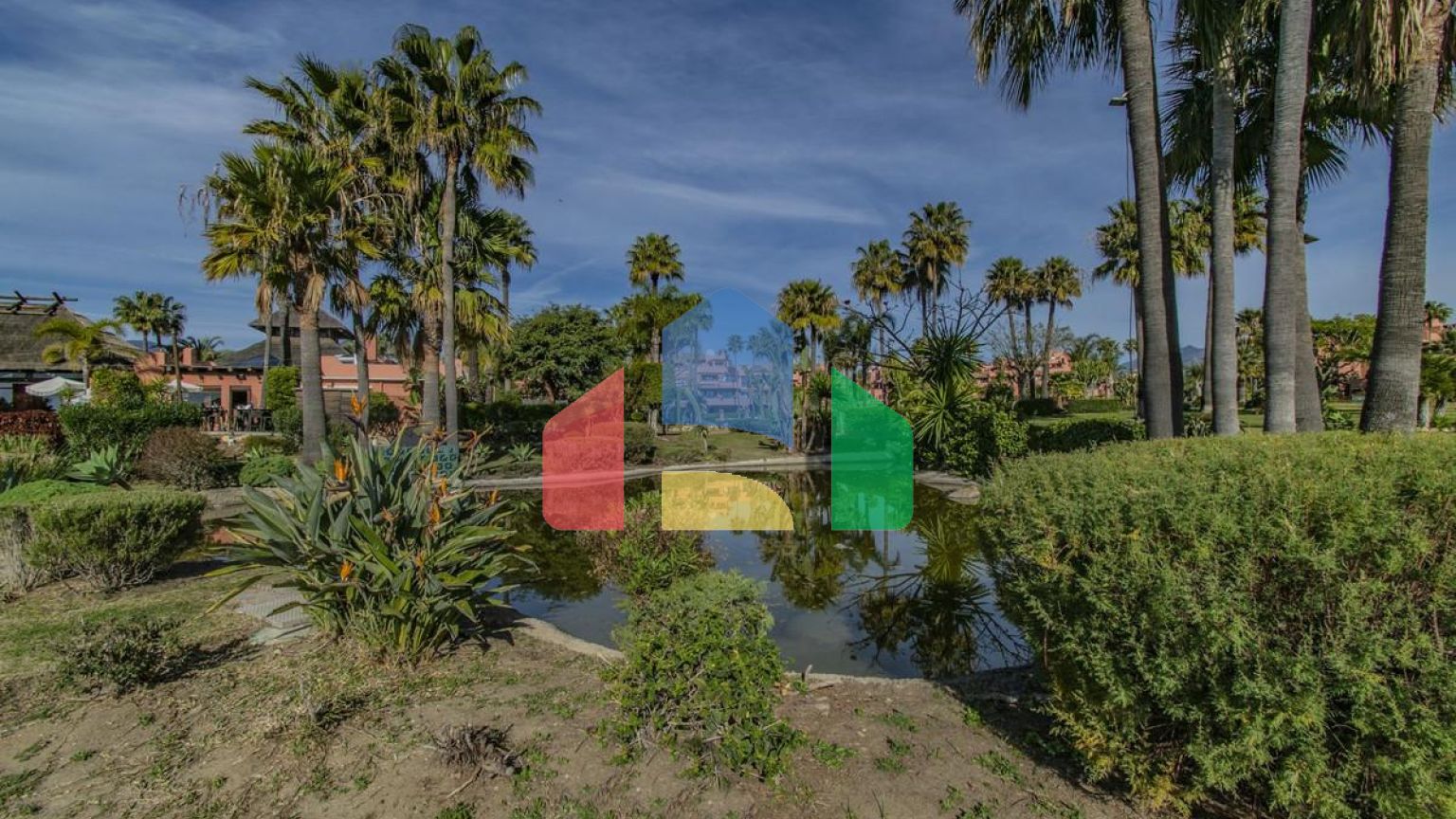 Эксклюзивная Резиденция у Моря в Престижной Золотой Миле Эстепоны