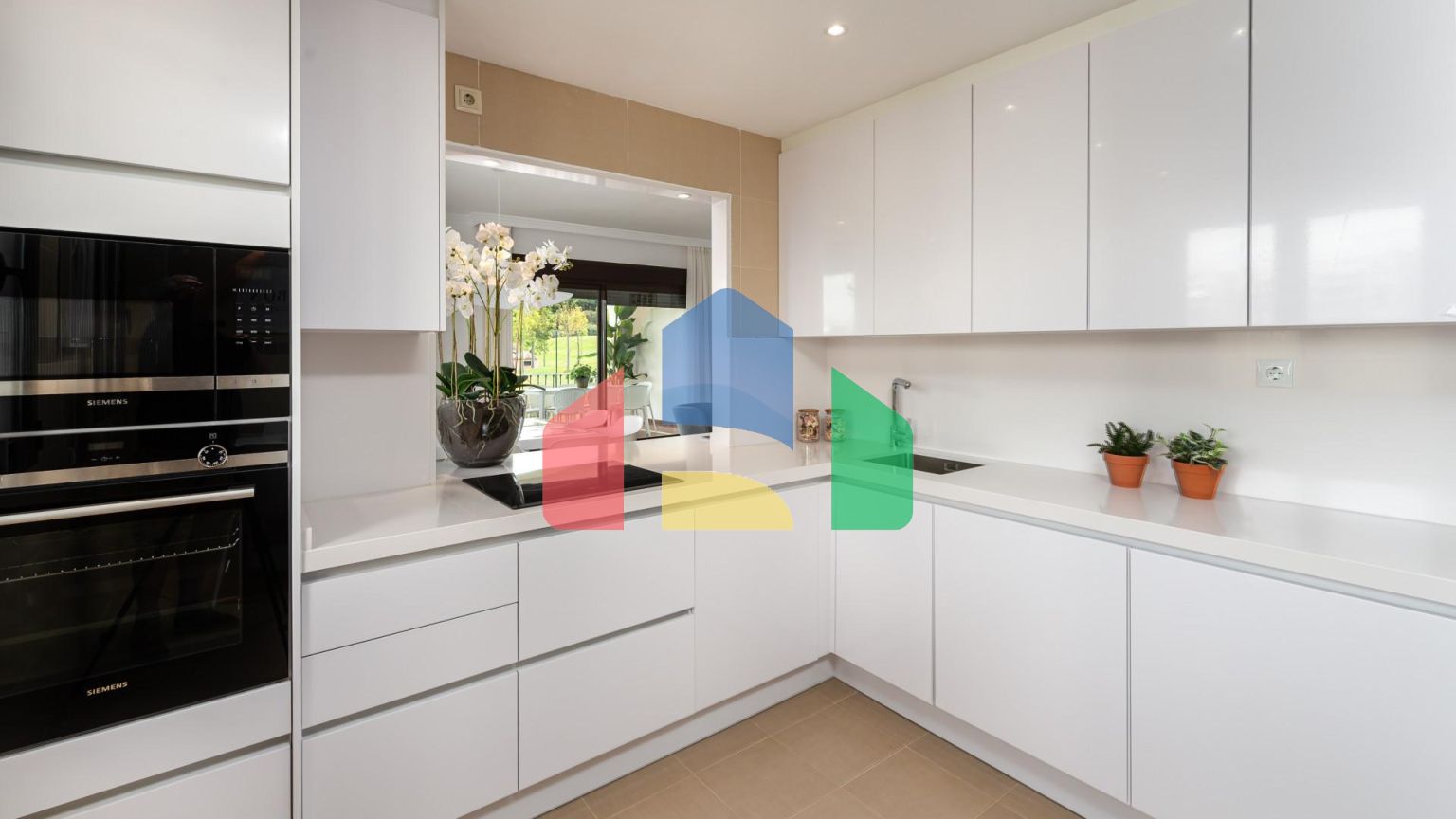 4-спальные виллы в самом сердца гольф-клуба в Эстепоне