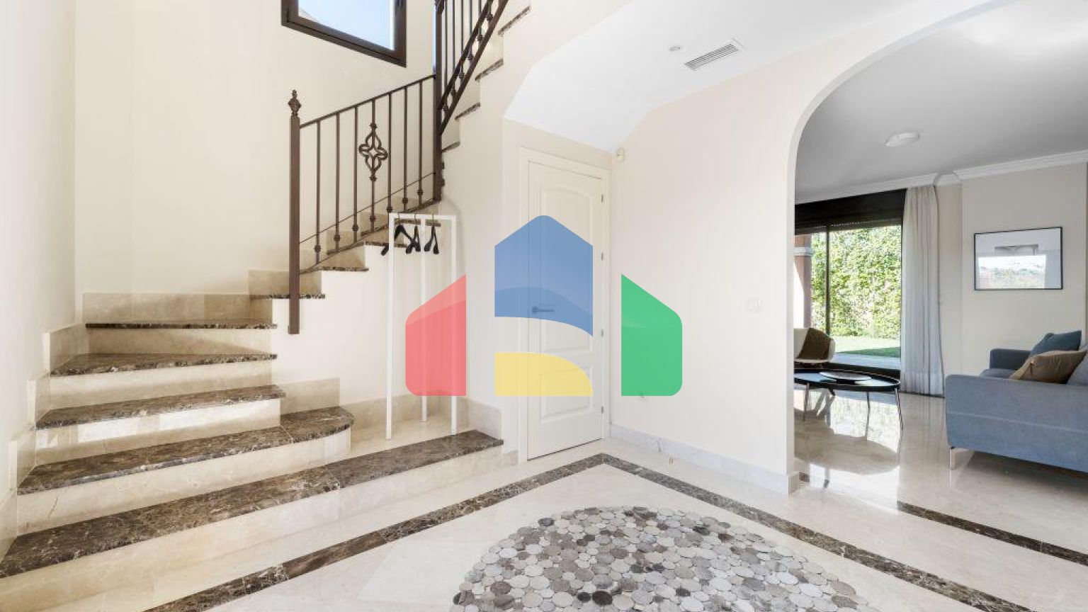 4-спальные виллы в самом сердца гольф-клуба в Эстепоне