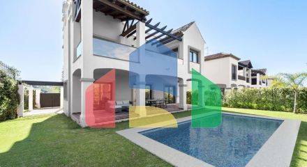 4-спальные виллы в самом сердца гольф-клуба в Эстепоне