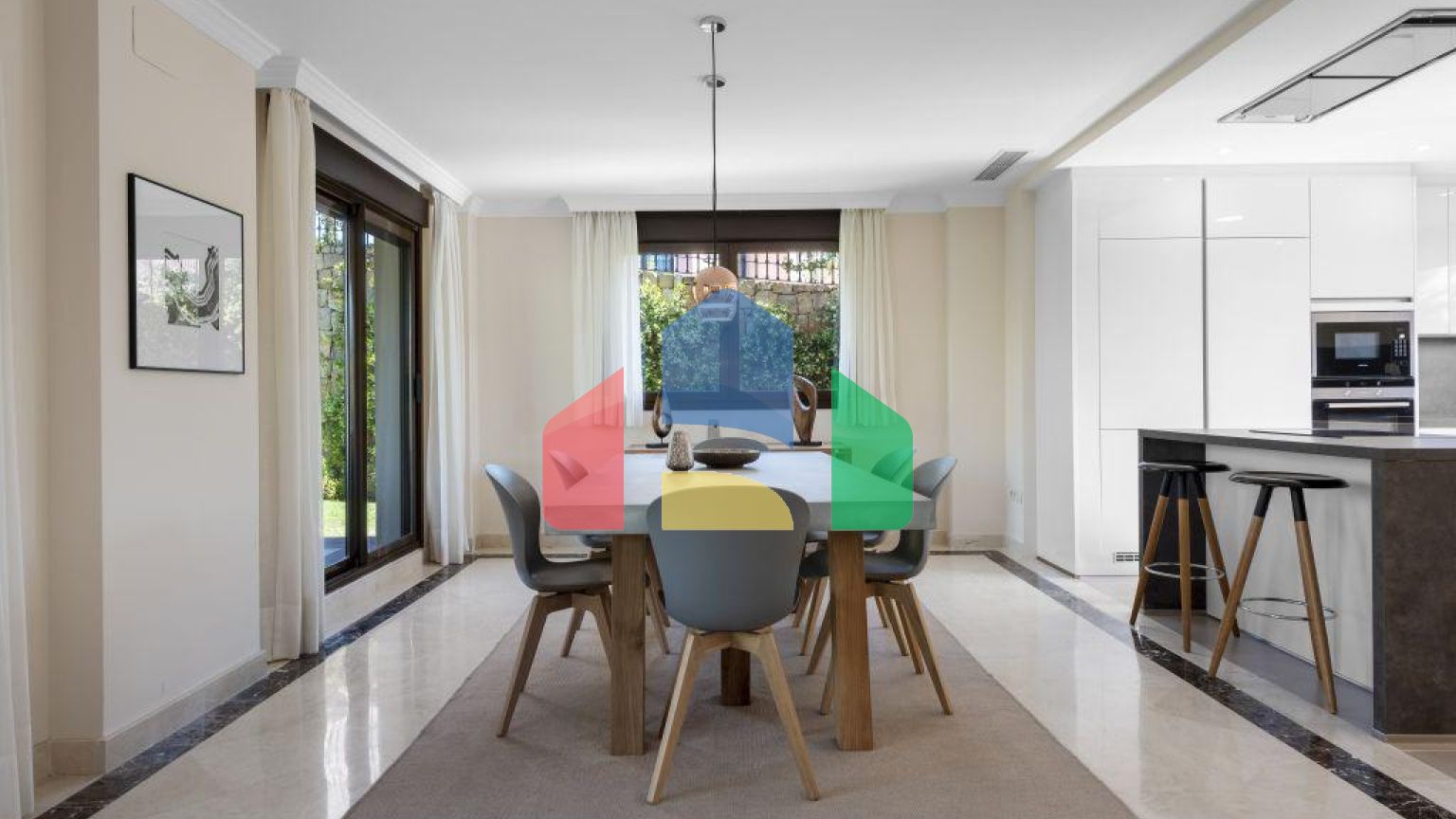 4-спальные виллы в самом сердца гольф-клуба в Эстепоне