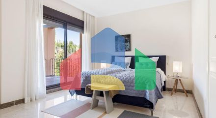 4-спальные виллы в самом сердца гольф-клуба в Эстепоне