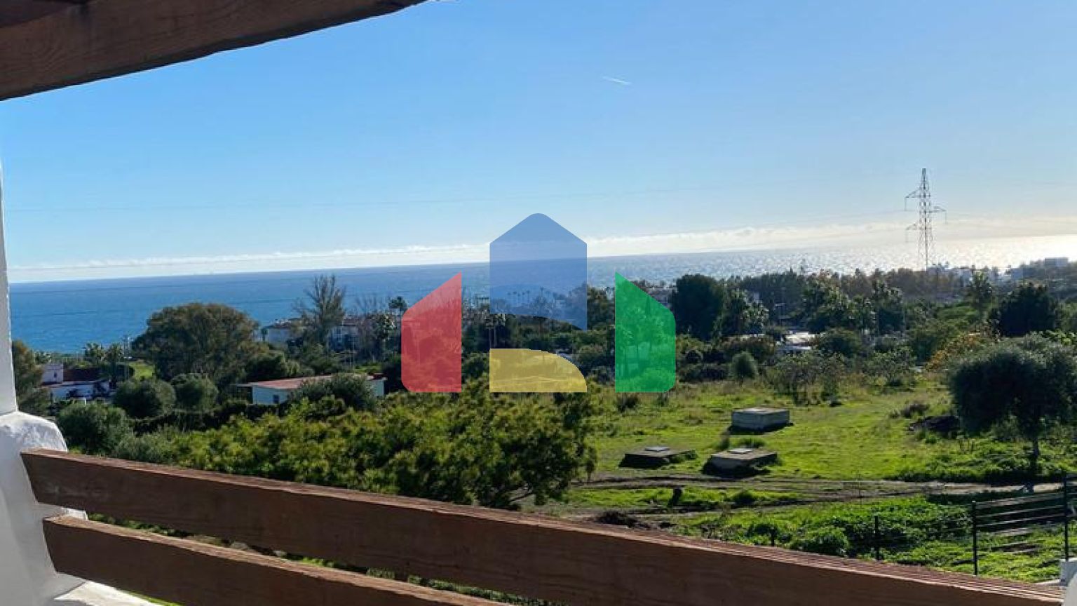 Квартира на верхнем этаже на продажу в Эстепоне.