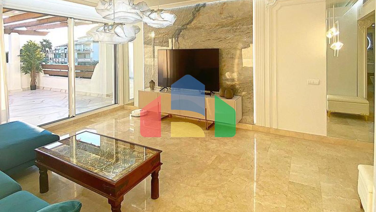 Квартира на верхнем этаже на продажу в Эстепоне.