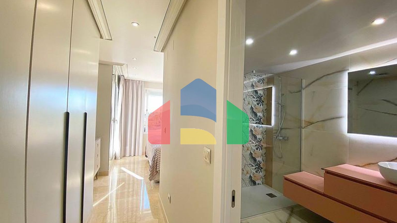 Квартира на верхнем этаже на продажу в Эстепоне.