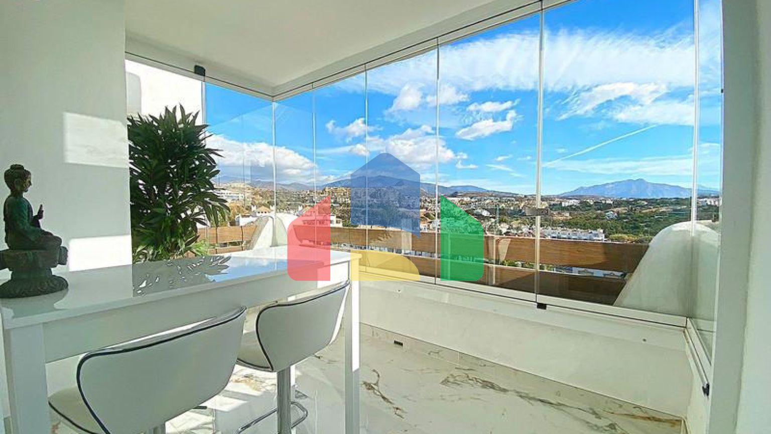 Квартира на верхнем этаже на продажу в Эстепоне.