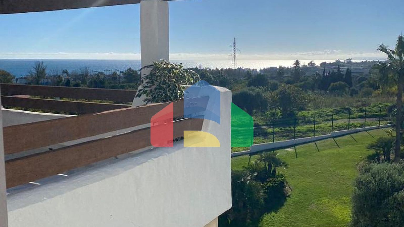 Квартира на верхнем этаже на продажу в Эстепоне.