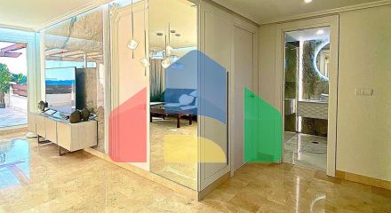 Квартира на верхнем этаже на продажу в Эстепоне.