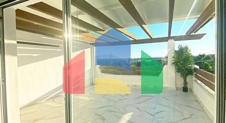 Квартира на верхнем этаже на продажу в Эстепоне.