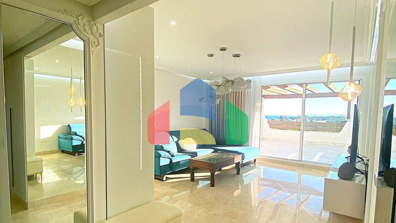 Квартира на верхнем этаже на продажу в Эстепоне.