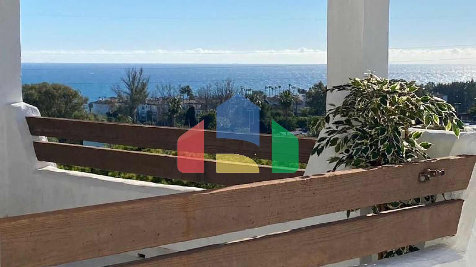 Квартира на верхнем этаже на продажу в Эстепоне.