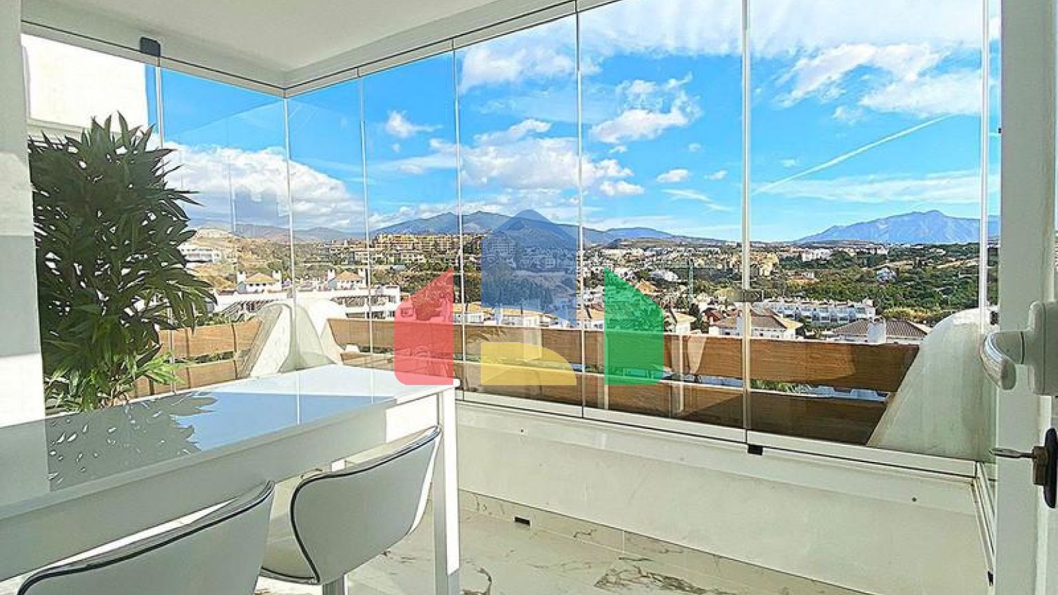 Квартира на верхнем этаже на продажу в Эстепоне.