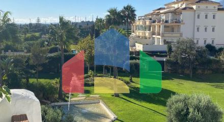 Квартира на верхнем этаже на продажу в Эстепоне.