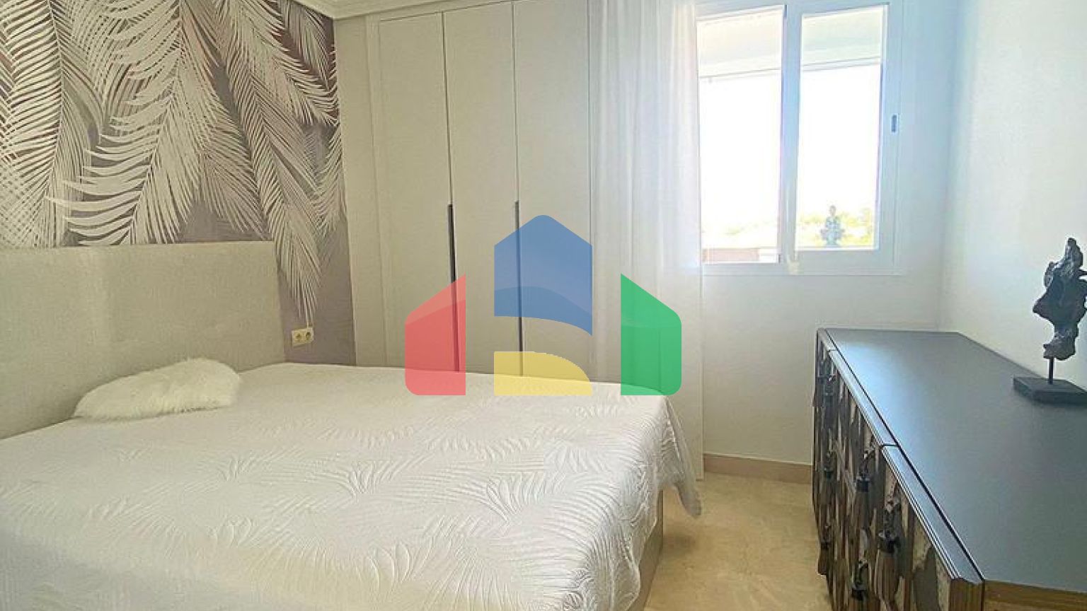 Квартира на верхнем этаже на продажу в Эстепоне.