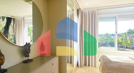 Квартира на верхнем этаже на продажу в Эстепоне.