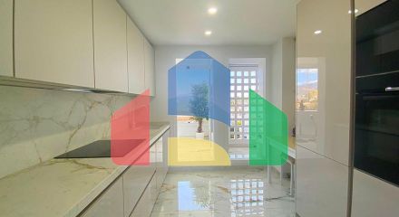 Квартира на верхнем этаже на продажу в Эстепоне.