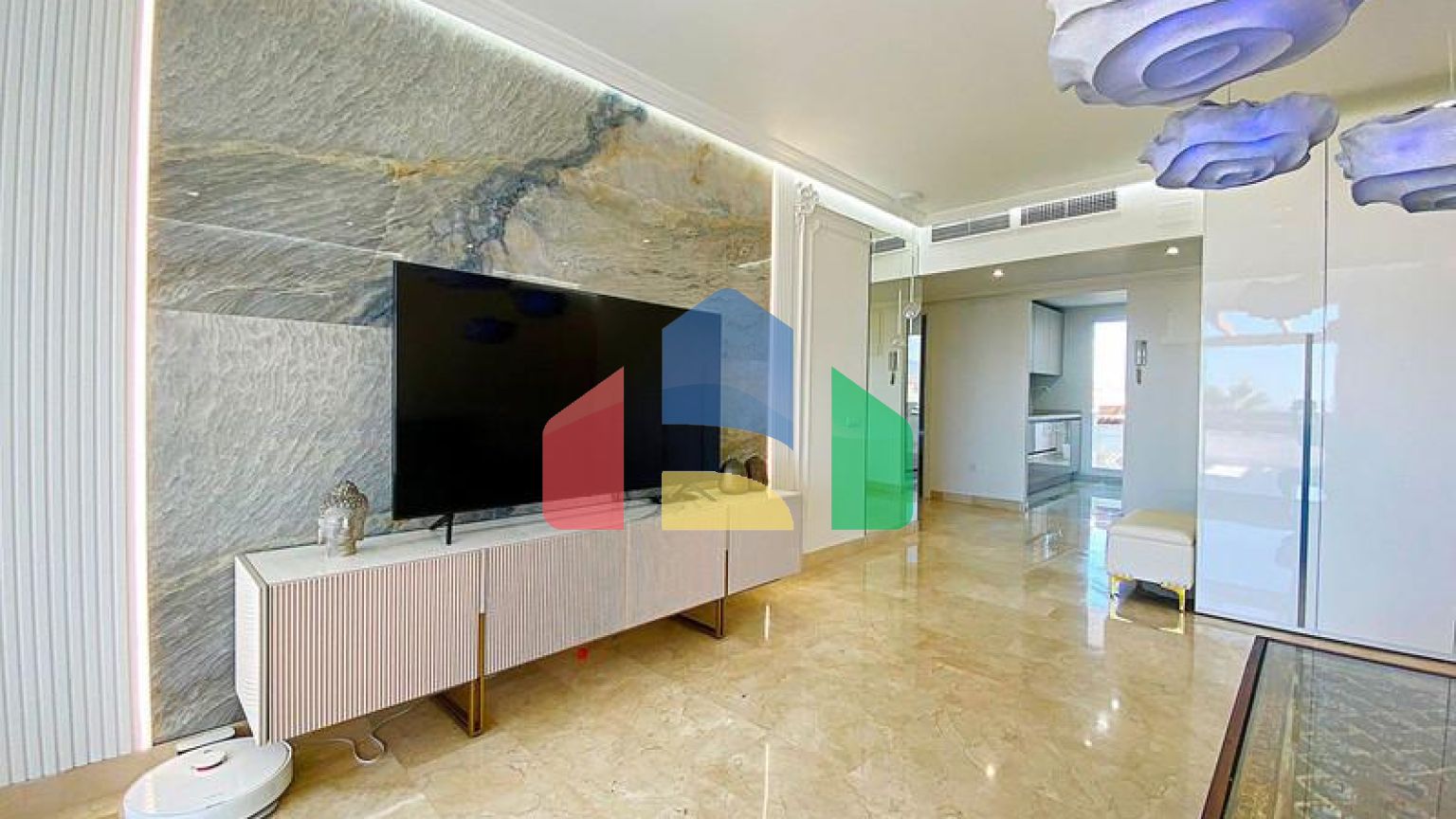 Квартира на верхнем этаже на продажу в Эстепоне.