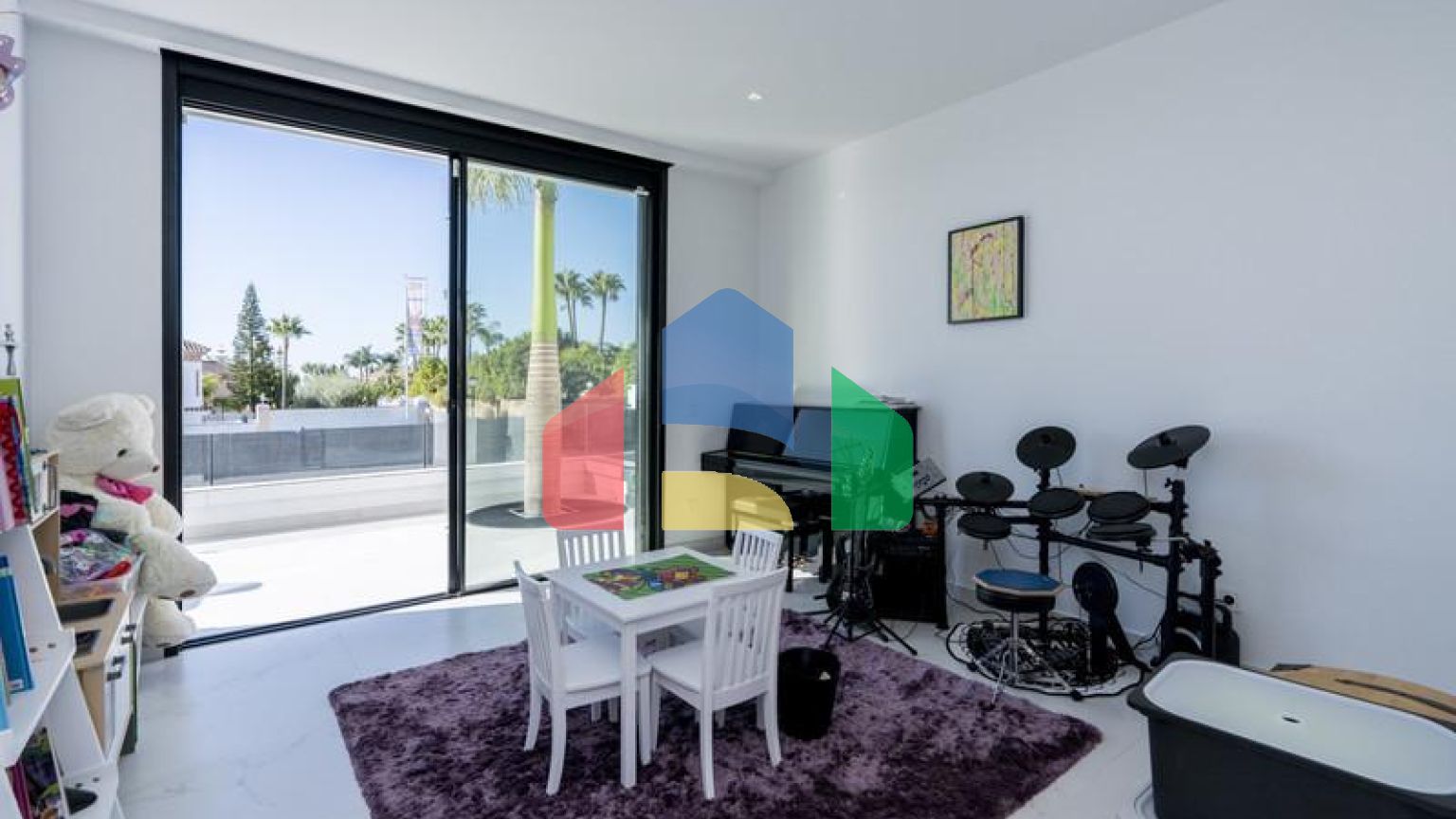 Недавно построенная современная вилла с 4 спальнями в Бель-Эре.