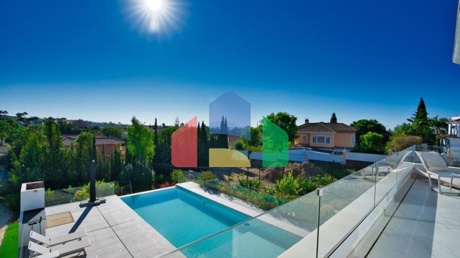 Недавно построенная современная вилла с 4 спальнями в Бель-Эре.