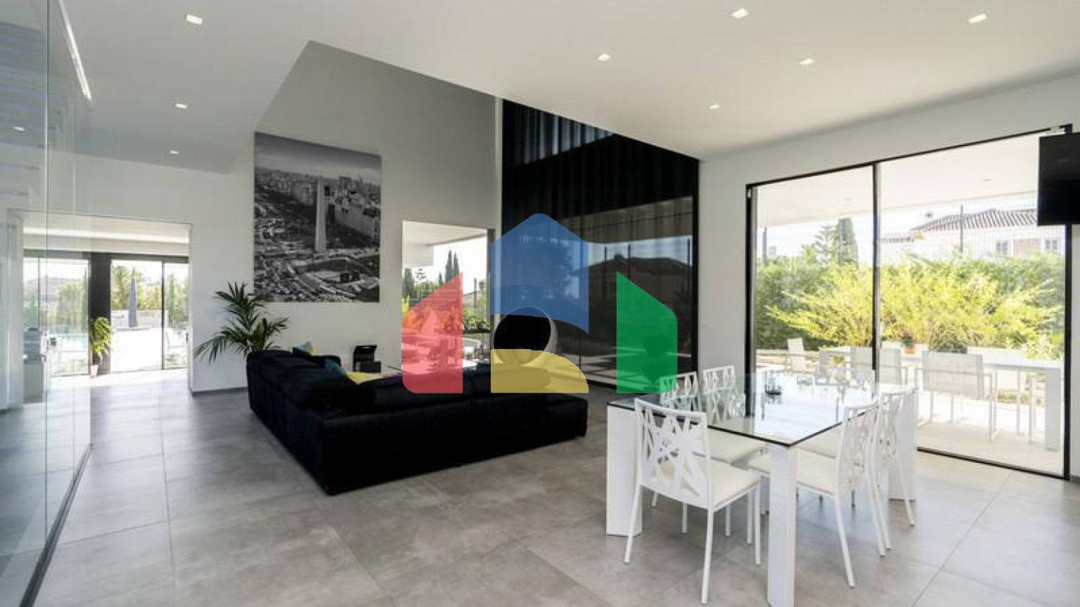 Недавно построенная современная вилла с 4 спальнями в Бель-Эре.