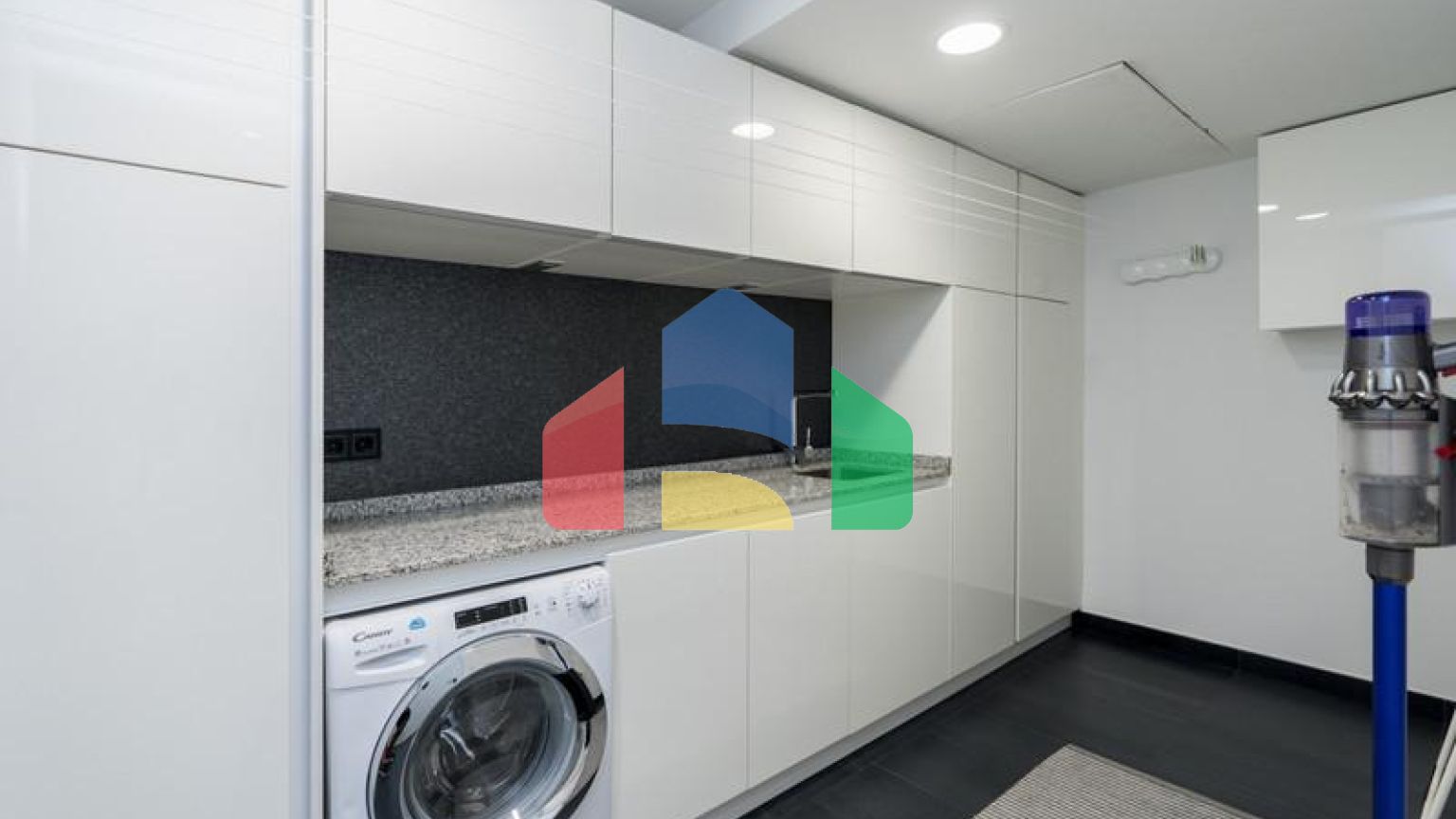 Недавно построенная современная вилла с 4 спальнями в Бель-Эре.