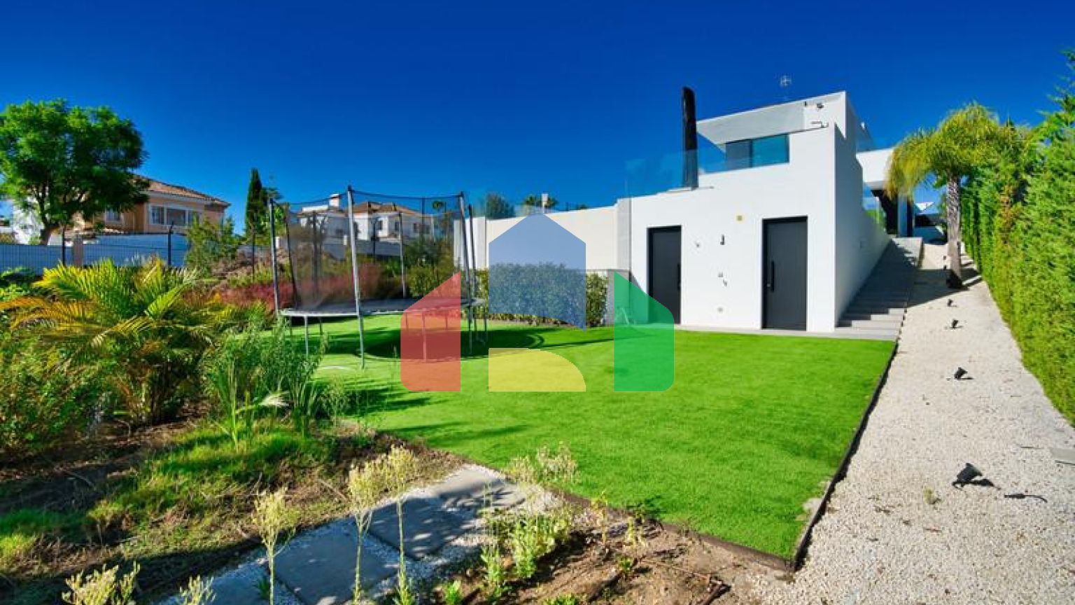 Недавно построенная современная вилла с 4 спальнями в Бель-Эре.