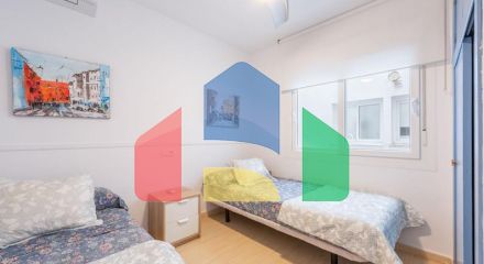 Уютная Угловая Квартира с Видом на Море в Эстепоне