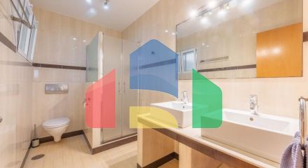 Уютная Угловая Квартира с Видом на Море в Эстепоне