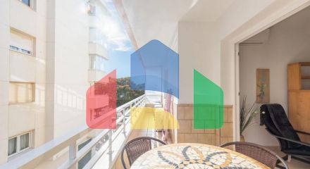 Уютная Угловая Квартира с Видом на Море в Эстепоне