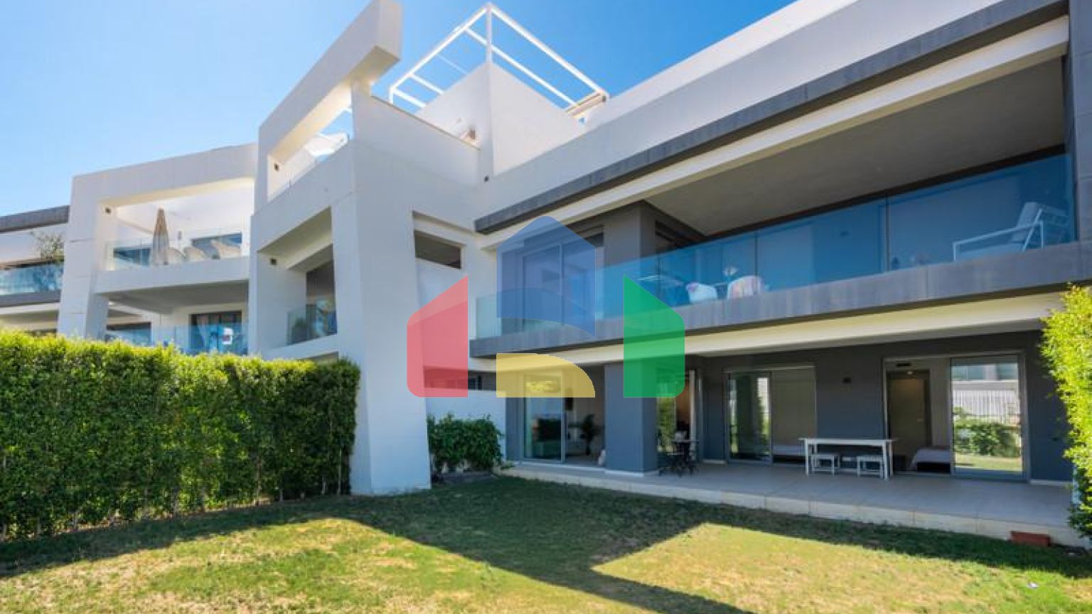 Квартира на первом этаже на продажу в Эстепоне