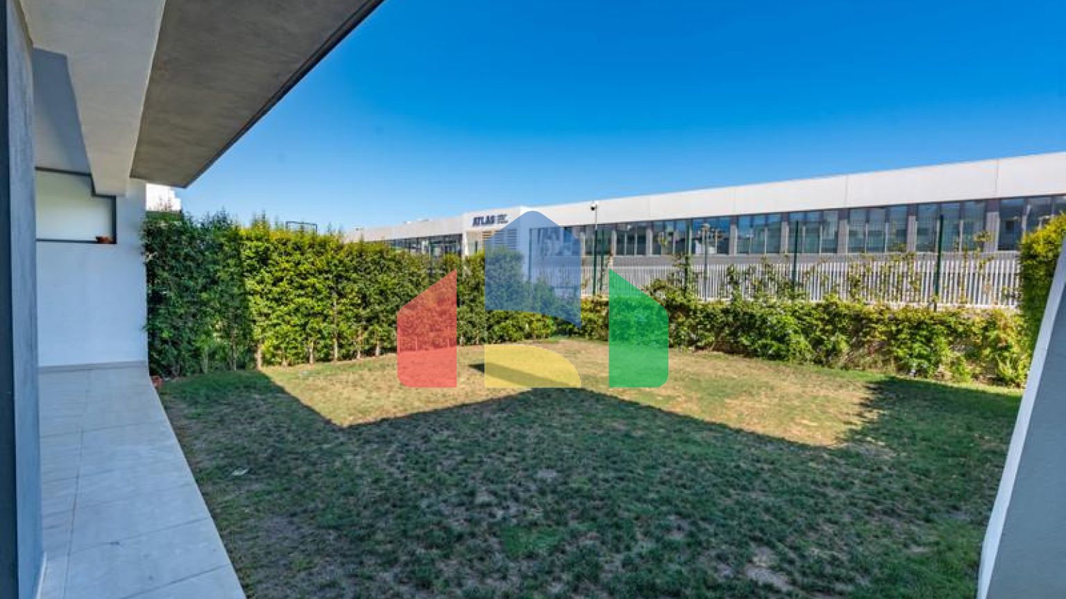 Квартира на первом этаже на продажу в Эстепоне