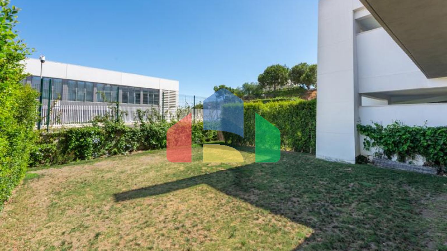 Квартира на первом этаже на продажу в Эстепоне